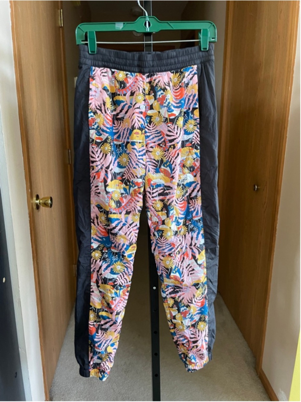 Women's THE NORTH FACE S Track Pants & Joggers Pink Black - Picture 2 of 4